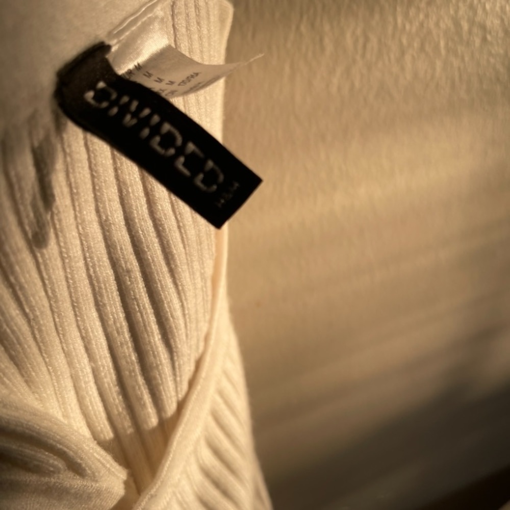 Divided Off-White Ribbed Top - Picture 4 of 4